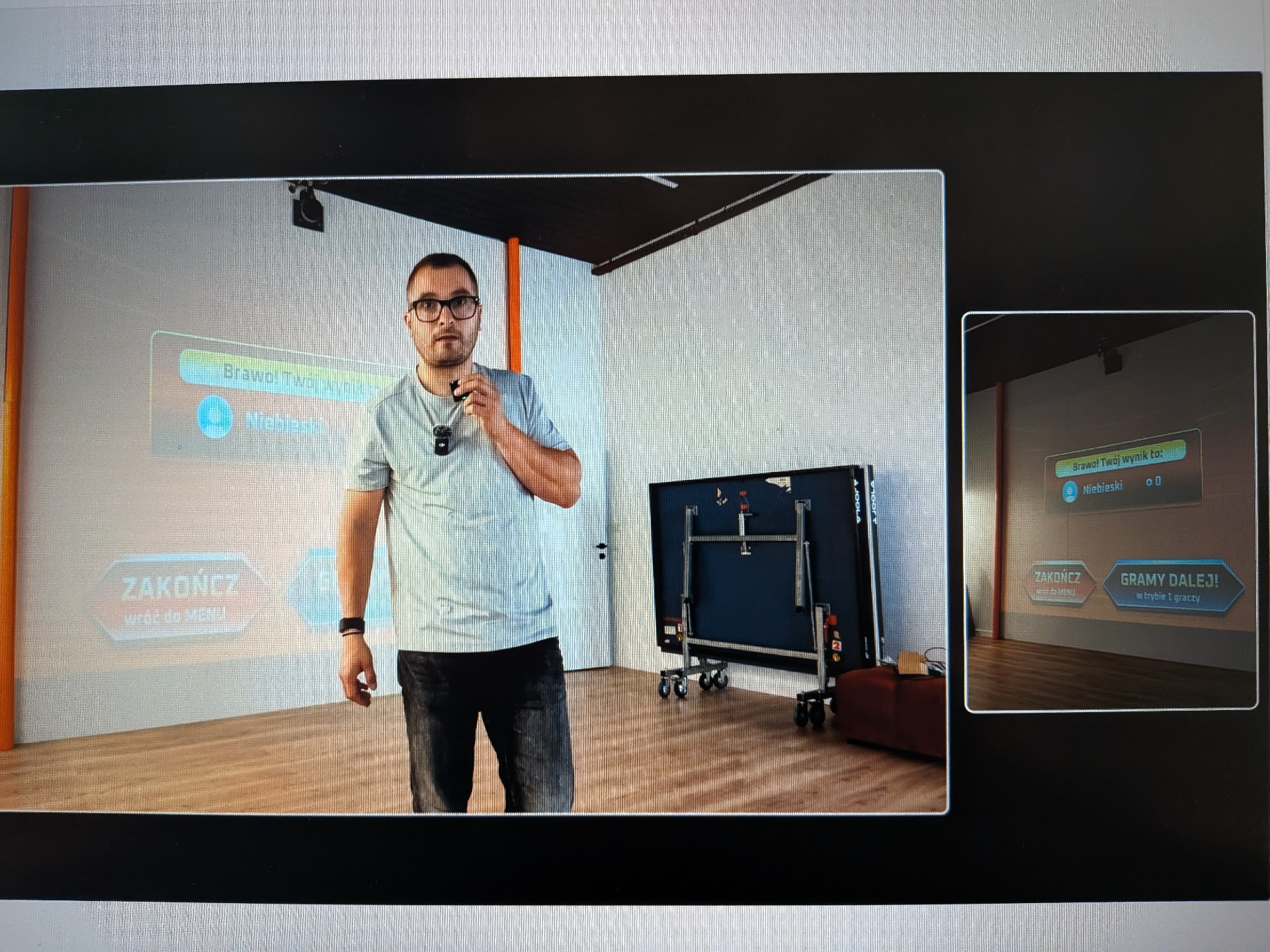 Studio testowe Rayaction — ściana z grą i pole gry na podłodze